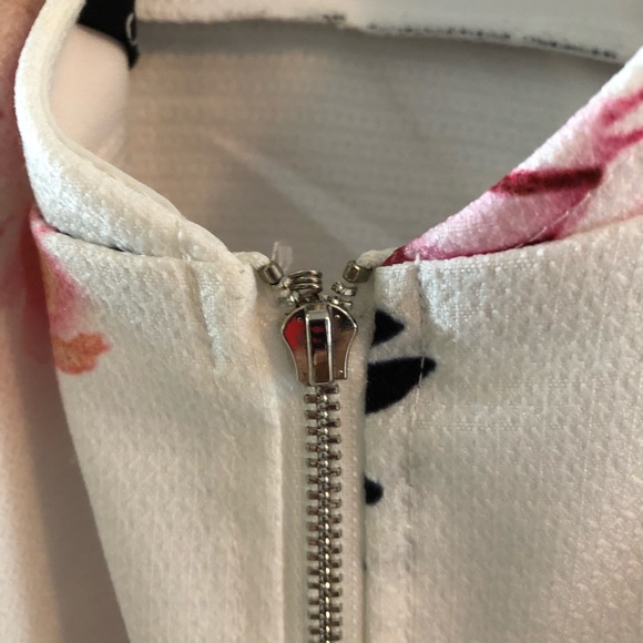 Beautiful WINDSOR floral dress, size small - Picture 7 of 7